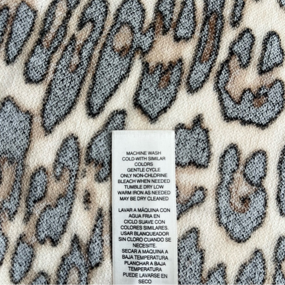Chico's Animal Print Top Size 0 (#2054) - Picture 6 of 7